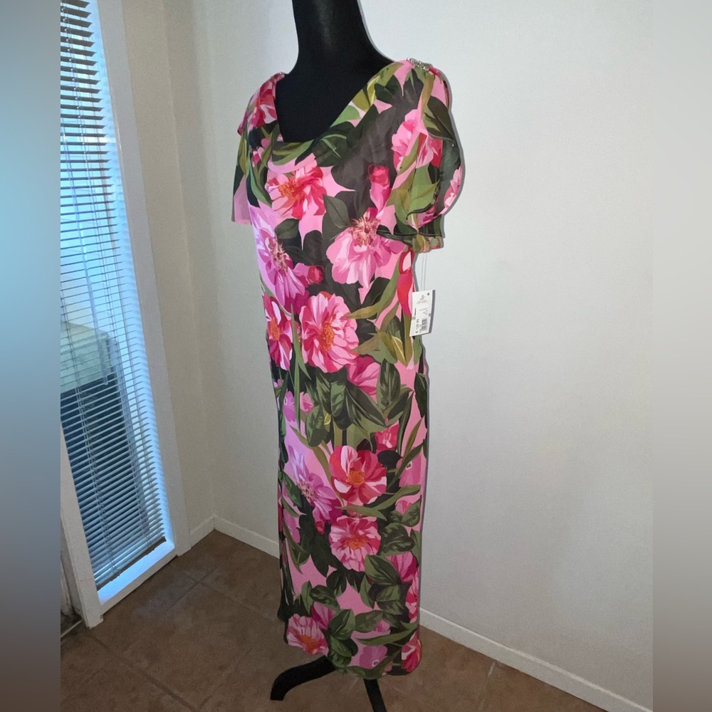 New with tags SLNY Pink floral dress